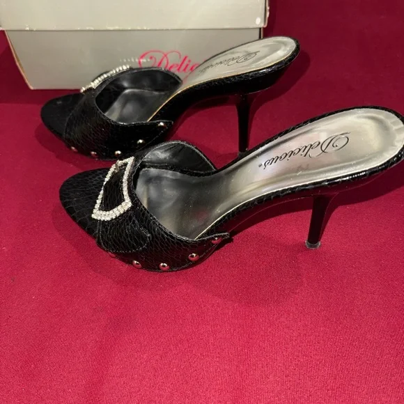 Delicious Vintage Black Mules with Rhinestone Buckle - Picture 1 of 7